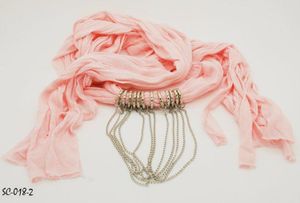 Scarf rosa med kedjedetalj