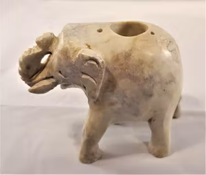 Handgjord elefant i sten för ljus