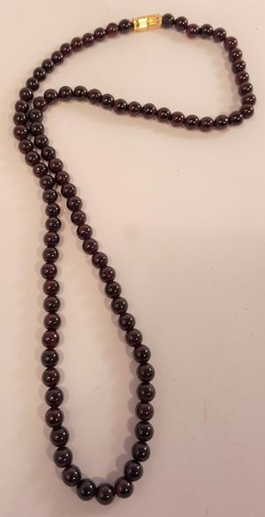 Halsband av Granat