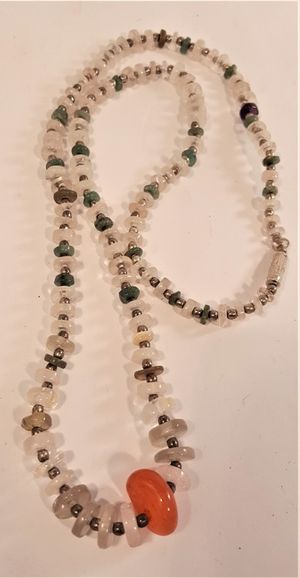 Halsband med mittensten av Karneol