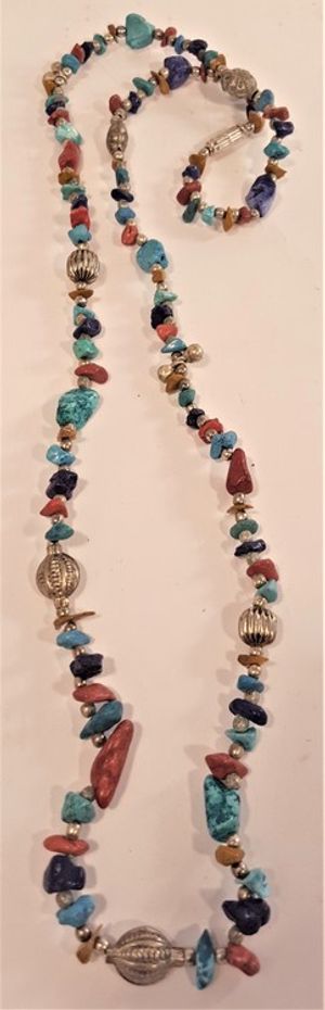 Halsband av mix av halvädelstenar
