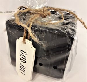 Presentljuslåda i trä med värmeljushållare