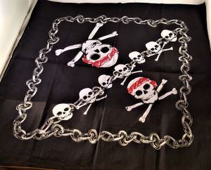 Scarf, motiv med 2 stora dödskallar