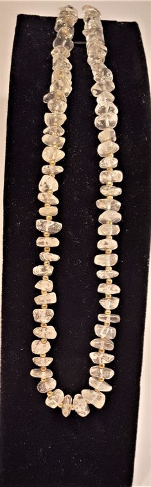 Halsband av kristall