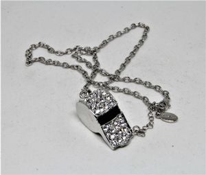 Halsband med "visselpipa" i strass, 2 varianter