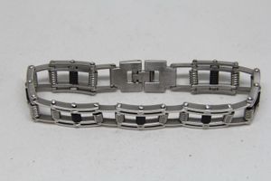Metall Armband med Svarta Detaljer