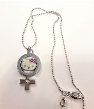 Halskedja med Hello Kitty i Q-tecken