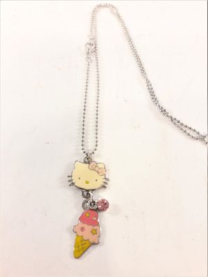Halskedja med 2 Hello Kitty berlocker och sten