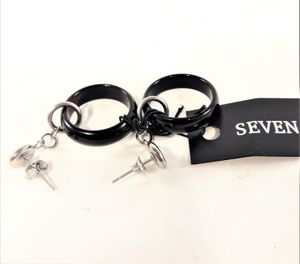 Svarta örhänge