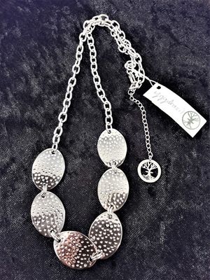 Halsband i Stål med Ovaler Silverfärg
