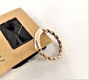 Ring i stål med flätad design, rosé