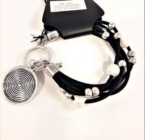 Flerradigt armband med pärlor