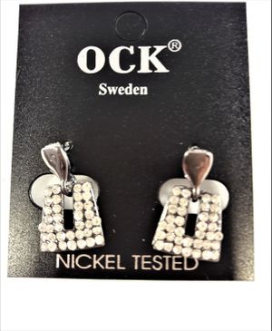 Örhänge med fyrkanter i strass