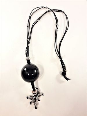 Halsband med läderrem och stor kula, svart