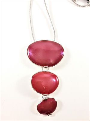 Halsband med röda plattor