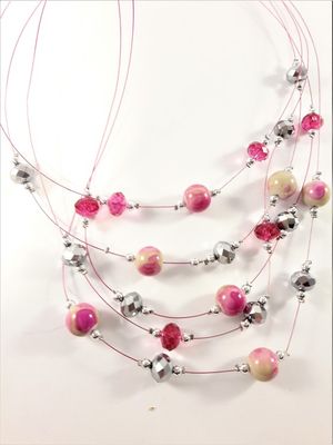 Flerradigt halsband med melerade kulor i cerise