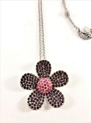 Halskedja med glittrande blomma som hänge, lila