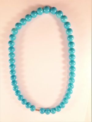 Halsband med kulor i blått