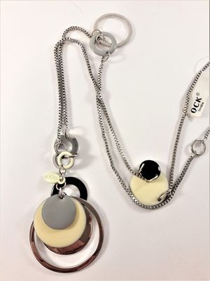 Halsband med detaljer silverfärg och vit