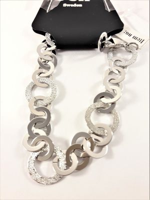 Armband med platta länkar och strass i silverfärg