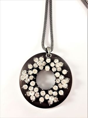 Halsband med strassprydd rund träring
