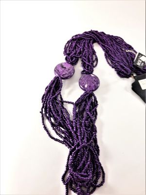 Flerradigt halsband med små pärlor i lila