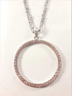 Halsband med ring i silverfärg med strasstenar i rosa