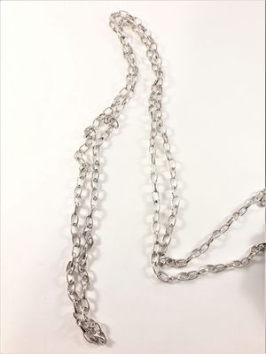 Halsband i silverfärg ca 100 cm