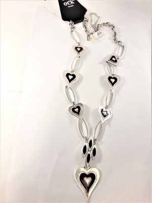Tungt halsband med hjärtan i silverfärg