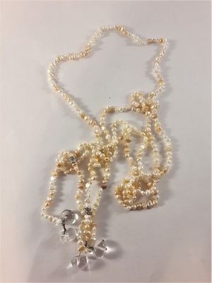 Öppet halsband med små Pärlor i vitt och beiget