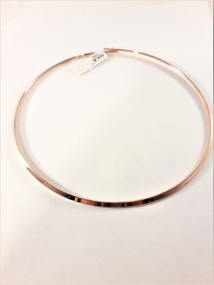 Stelt halsband i roséguldfärg