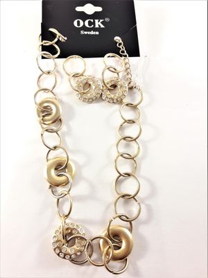 Dekorativt och vackert lyxhalsband och örhängen, guldfärgat med strass