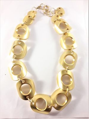 Halsband med Stora Detaljer Guldfärg