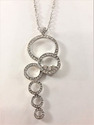 Halsband med Hänge med Ringar och Glittrande Strass
