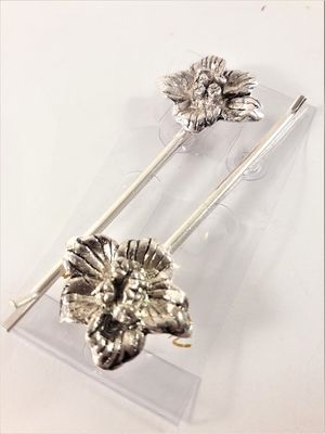 Silverfärgade hårnålar med blomma, 2-pack