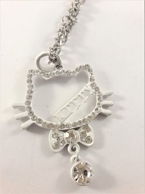 Halskedja med vit Hello Kittymotiv och strass