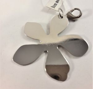 Hänge/berlock, silverfärgad blomma