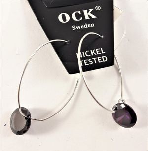 Örhängen med Silverfärgad Ring och Lila Detaljer