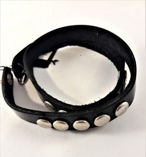 Läder Armband med Runda Nitar Svart