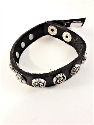 Armband Svart Läder med Rosor i Metall