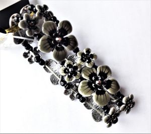 Armband med Blomdetaljer Grå och Svart