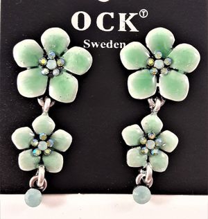 Emaljerade Örhängen i Form av Blommor och Strass Grön