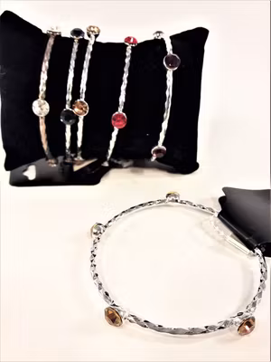 Stelt Metall Armband med Gula Stenar