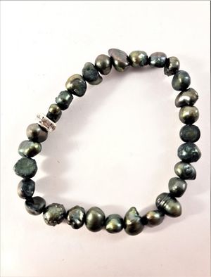 Enkelt Armband med Små Gröna Pärlor och Ring med Strass