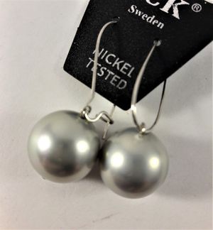 Örhängen med Pärla Silverfärg ca 15 mm