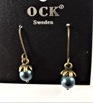 Örhängen med Liten Pärla Grön ca 10 mm