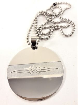 Halsband med Runt Hänge och Mönster Silverfärg
