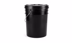 Vaskebøtte med bunnsil og lokk