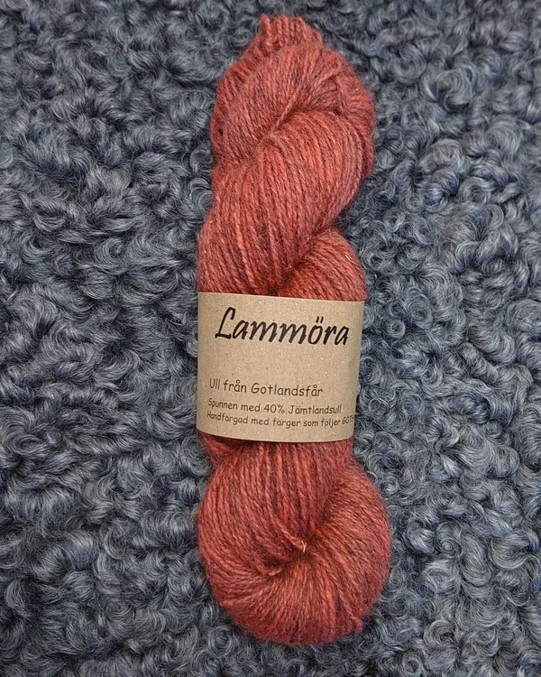 Hibiskus - Handfärgat Gotlandsgarn 100 g