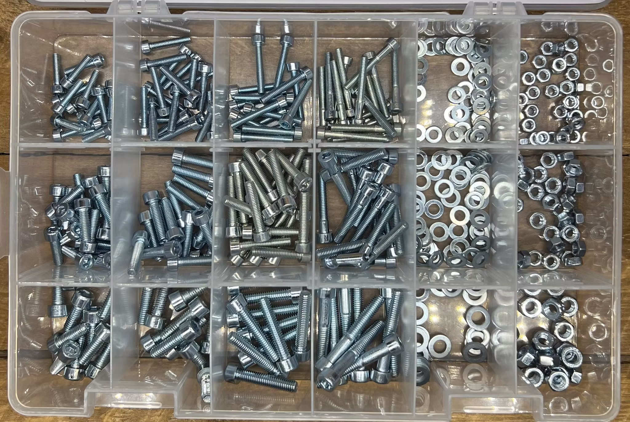 Sortiment Insexskruv 8.8 FZB M4-M6 400 Delar